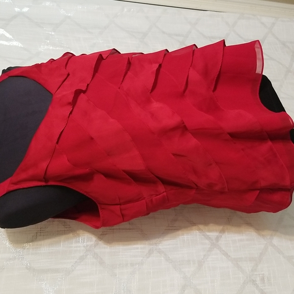 White House Black Market Red Ruffled Tiered Sleeveless Top size XL - Picture 5 of 9